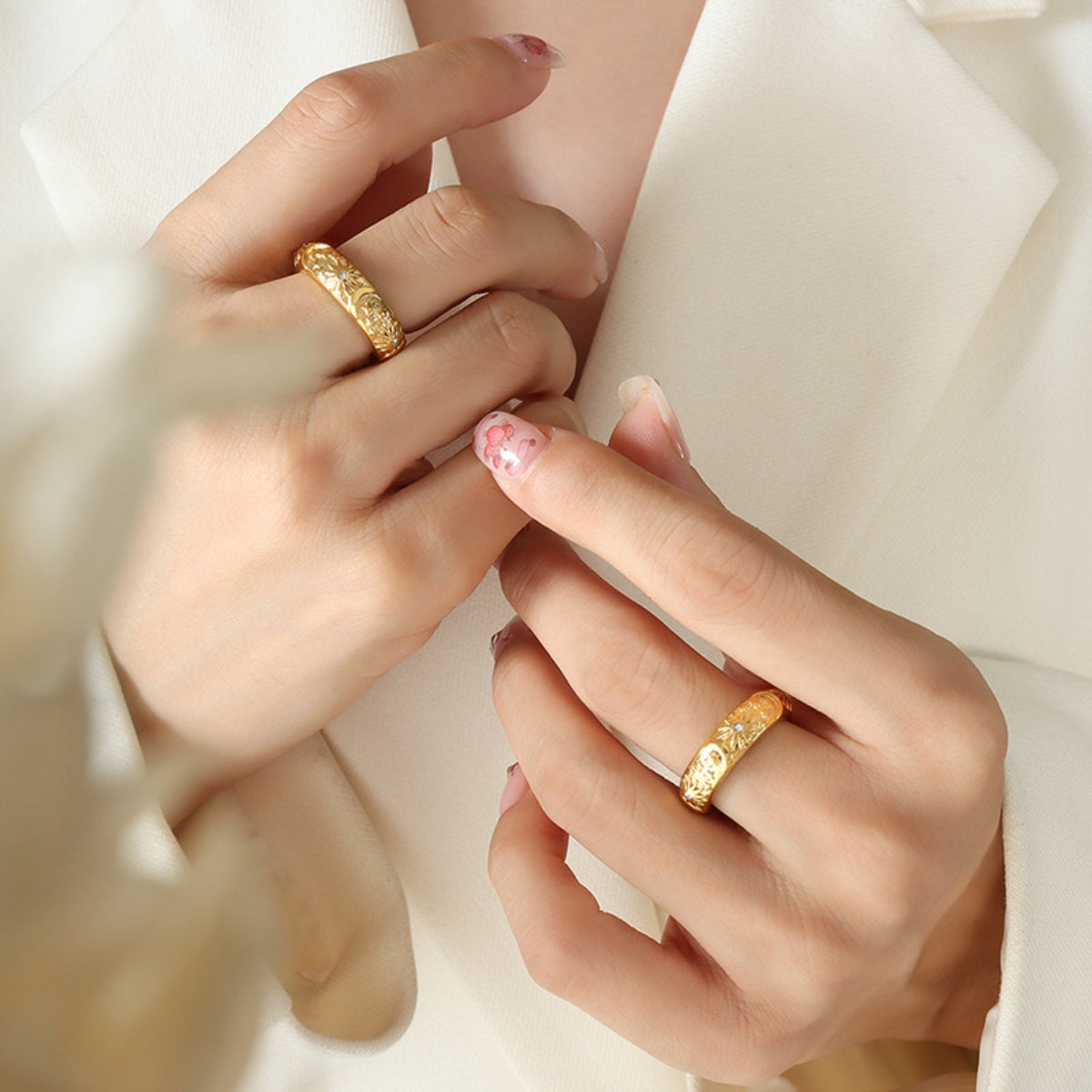 Titanium Steel Inlaid Zircon Embossed Ring Gold