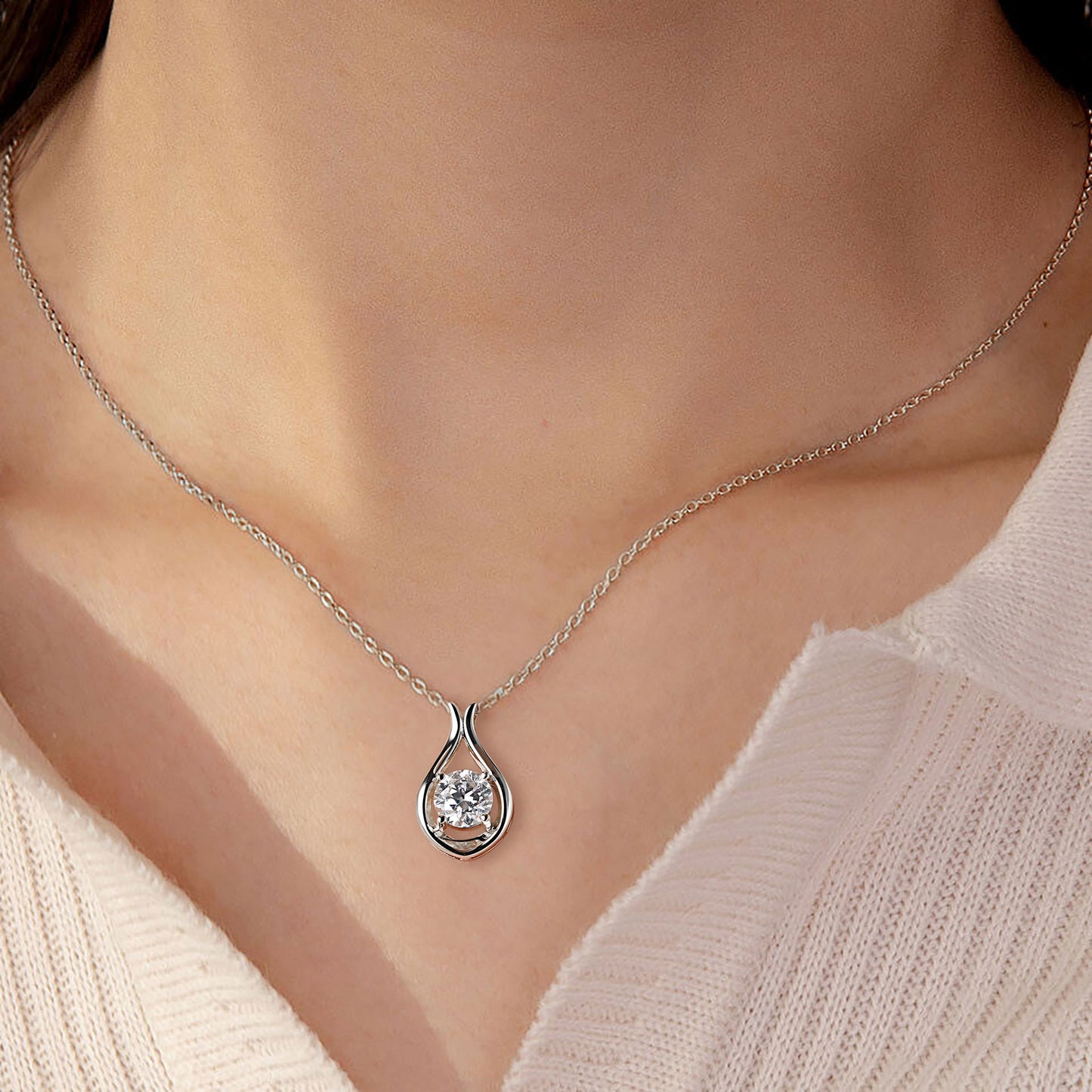 2 Carat Moissanite 925 Sterling Silver Pendant Necklace Silver One Size