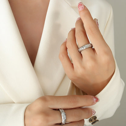 Titanium Steel Inlaid Zircon Embossed Ring Silver